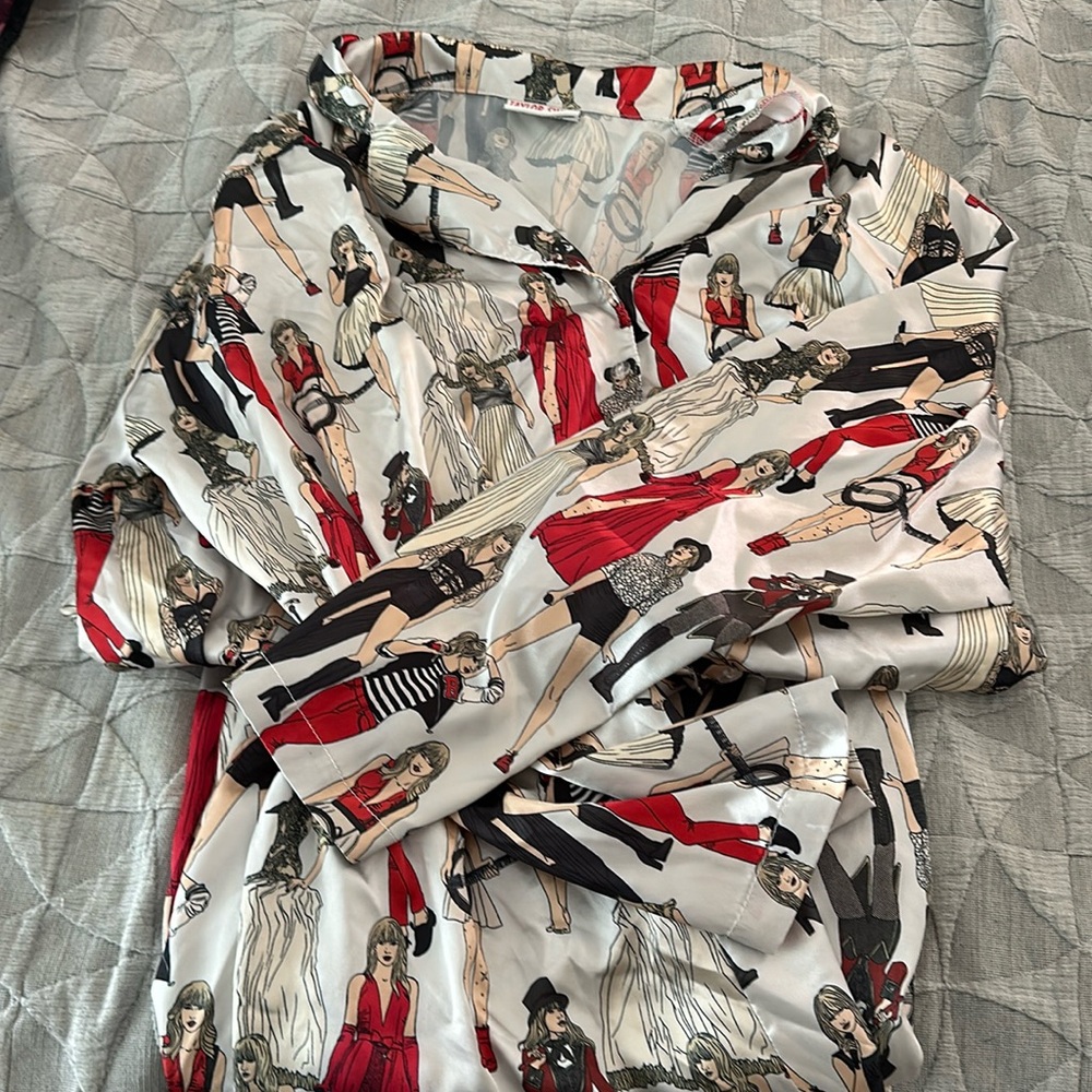 Taylor Swift Red (Taylor’s Version) Long Sleeve Satin PJ Pajama Set Size Large